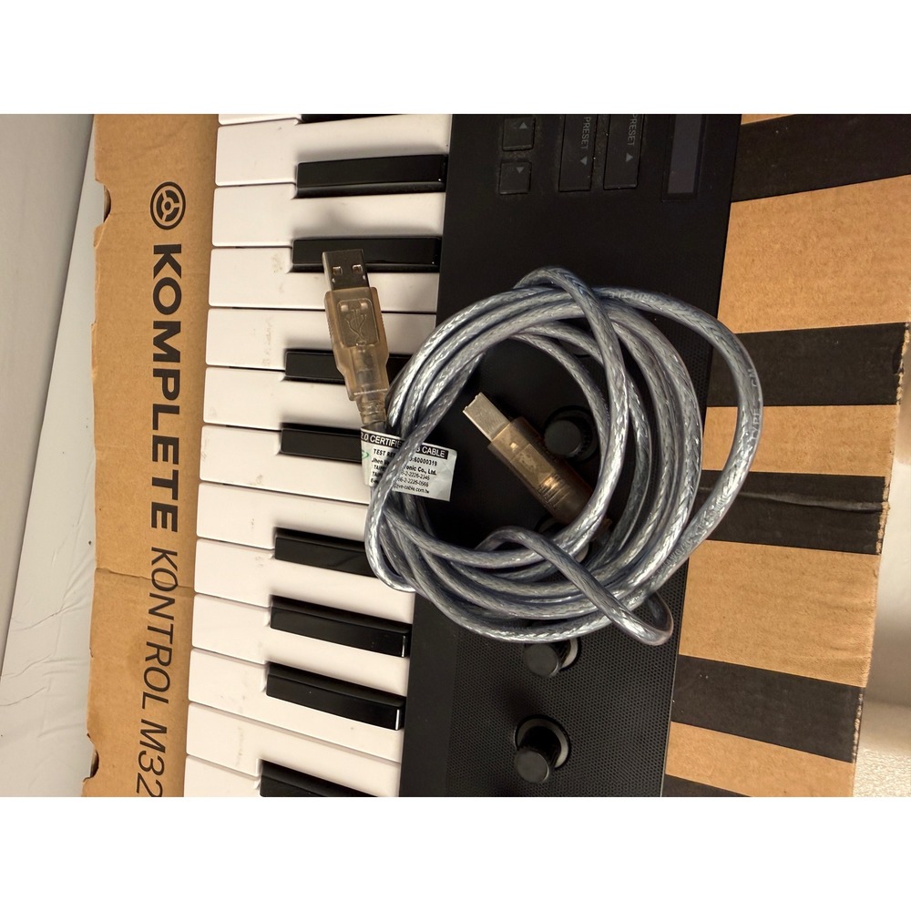 Native Instruments Komplete Kontrol M32 USB MIDI Controller - Picture 5 of 5